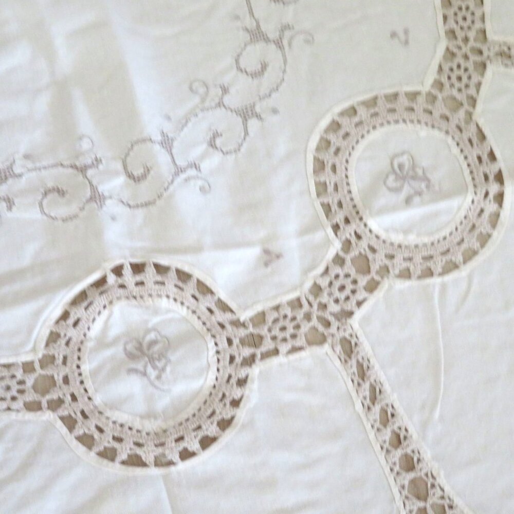 Vintage Beige Cotton Tablecloth Embroidered Floral Crochet Lace Details 48 x 66 - Picture 3 of 12